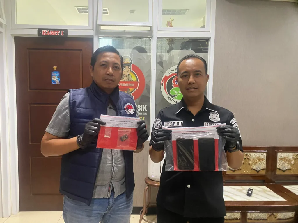 dua-warga-cerme-ditangkap,-sabu-diselipkan-dalam-bungkus-permen