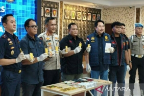 polda-sulut-gagalkan-penyelundupan-16-batang-emas-ke-luar-negeri