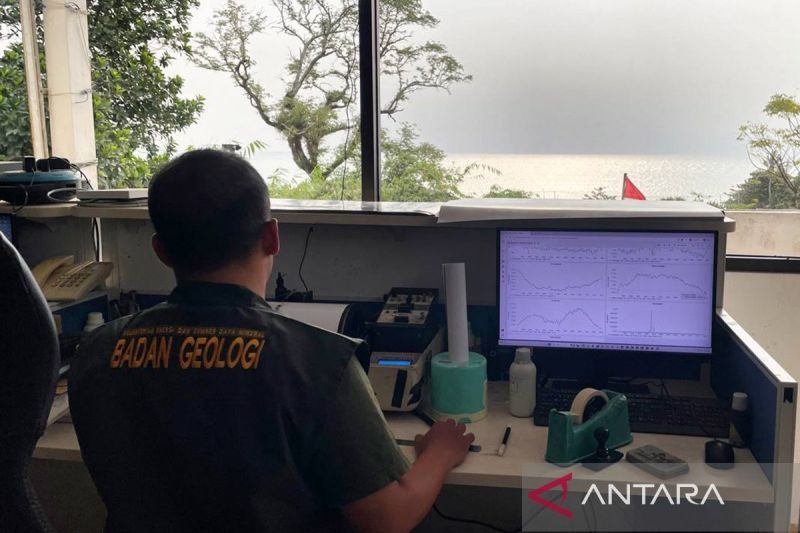 erupsi-menerus-gunung-anak-krakatau-catat-intensitas-tertinggi-2026