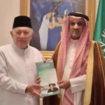 gus-kikin-silaturahim-ke-duta-besar-arab-saudi,-serahkan-karya-hadratussyekh-kh-hasyim-asy’ari