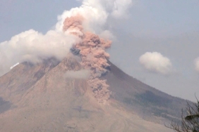 sinabung-erupsi,-imbau-warga-waspada,-hindari-zona-bahaya