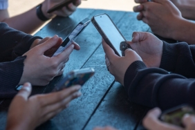 proposed-laws-would-let-you-opt-out-of-social-media-algorithms.-an-expert-explains
