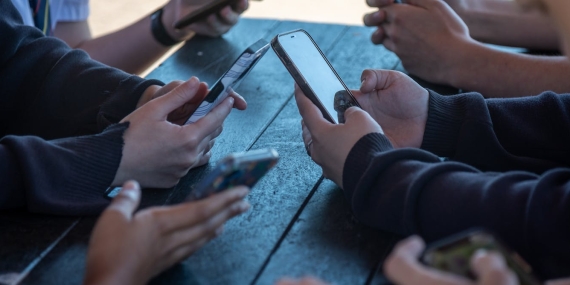 proposed-laws-would-let-you-opt-out-of-social-media-algorithms.-an-expert-explains