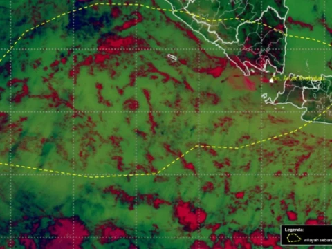 bmkg:-erupsi-gunung-anak-krakatau-level-siaga,-abu-vulkanik-menyebar-hingga-jawa-barat