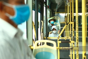 masker-langka-saat-abu-vulkanik-menyebar-hingga-jakarta