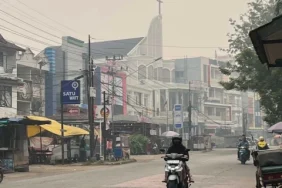 masih-dikepung-asap-karhutla,-nu-care-lazisnu-pontianak-bagikan-ribuan-masker