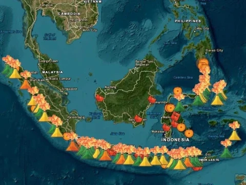 lima-gunung-api-berstatus-siaga,-aktivitas-anak-krakatau-hingga-semeru-masih-terpantau