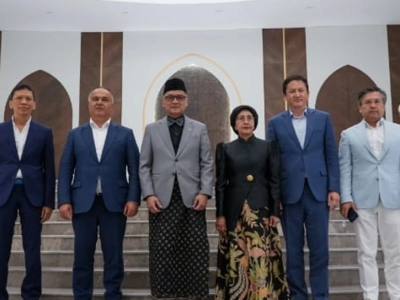 perkuat-kerja-sama-dengan-uzbekistan,-menhaj-dorong-penerbangan-langsung-indonesia-samarkand