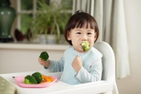 6-kebiasaan-orang-tua-untuk-membuat-anak-suka-makan-sayur-tanpa-paksaan