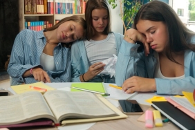 fatigue-in-teenage-girls-linked-to-heavy-periods-and-lifestyle-–-not-iron-deficiency