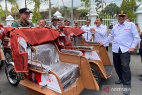 220-becak-listrik-bantuan-prabowo-disalurkan-di-kabupaten-tasikmalaya