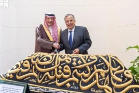 arab-saudi-hadiahkan-potongan-kiswah-ka’bah-kepada-liga-arab