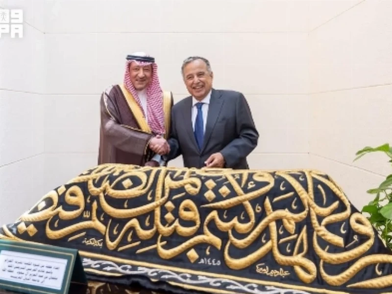 arab-saudi-hadiahkan-potongan-kiswah-ka’bah-kepada-liga-arab