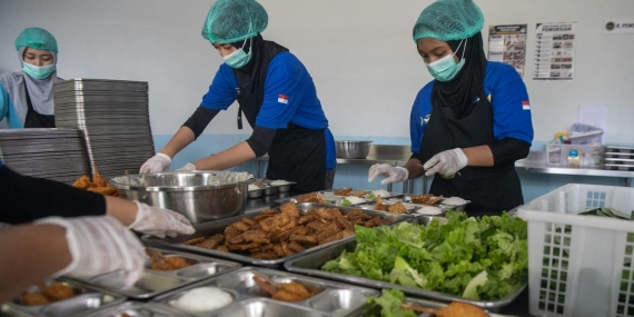 mbg-terus-menuai-korban:-50-ribu-siswa-keracunan,-miliaran-duit-warga-terbuang