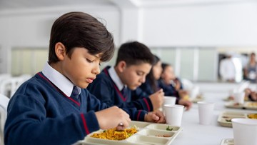 cukupkah-rp10-ribu-untuk-makan-bergizi-anak?-ini-penjelasan-ahli