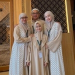 potret-pasha-ungu-dan-adelia-ibadah-umroh-bersama-kedua-putri